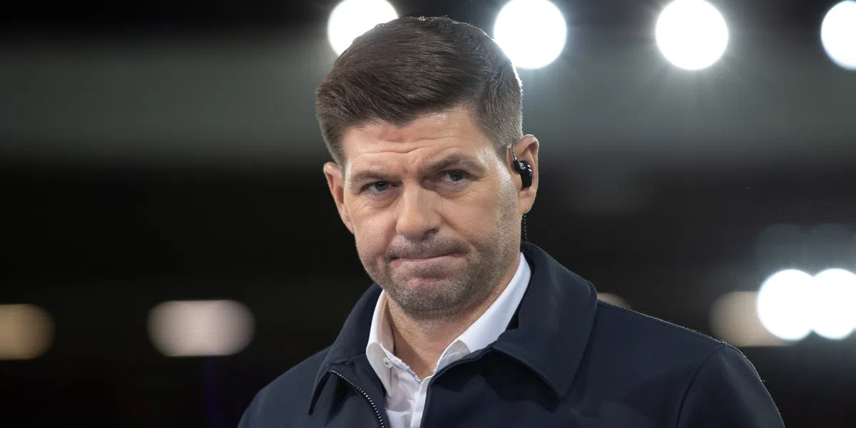 Gerrard steunt Slot in moeilijke tijd bij Liverpool