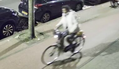 In brand steken grofvuil leidt tot ontruiming van huizen en veel schade - Omroep West