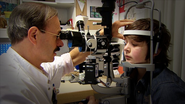 Bekende oogarts Tjeerd de Faber stopt: 'Vuurwerkverbod komt er, nu kan ik met pensioen' - RTL.nl