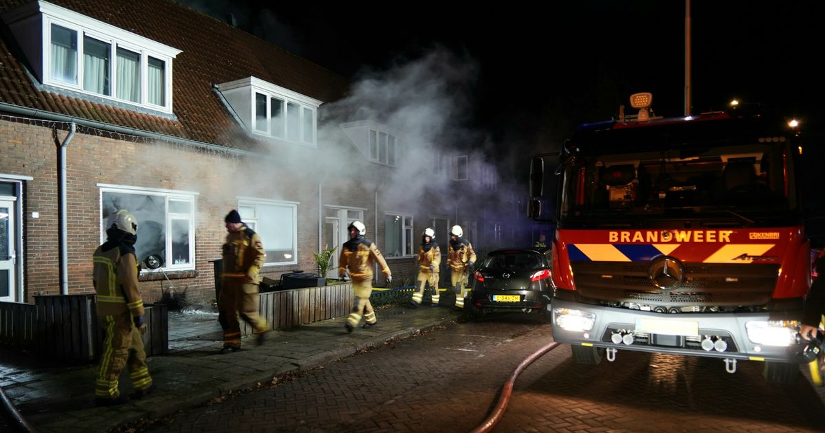 Brand in rijtjeswoning in Hoogeveen: twee woningen met schade
