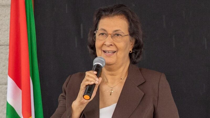 President Simons wil eind 2026 verbetering in inkomsten zien