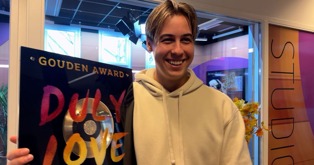 Robin Storm krijgt live op de radio een gouden plaat