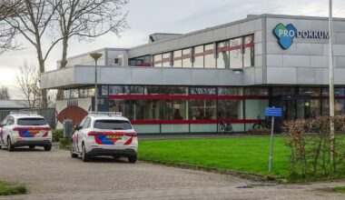 Brandweer uitgerukt voor vuur op televisie | Politie naar school in Dokkum na vuurwapenmelding