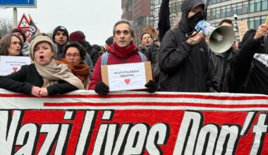 Azc-protest van NVU in Utrecht overstemd door tegendemonstratie: ‘Ik ben blij dat het zo'n klein clubje is’ - RTV Utrecht