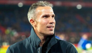 Algemeen Dagblad stelt dat Robin van Persie vol onder druk staat bij Feyenoord