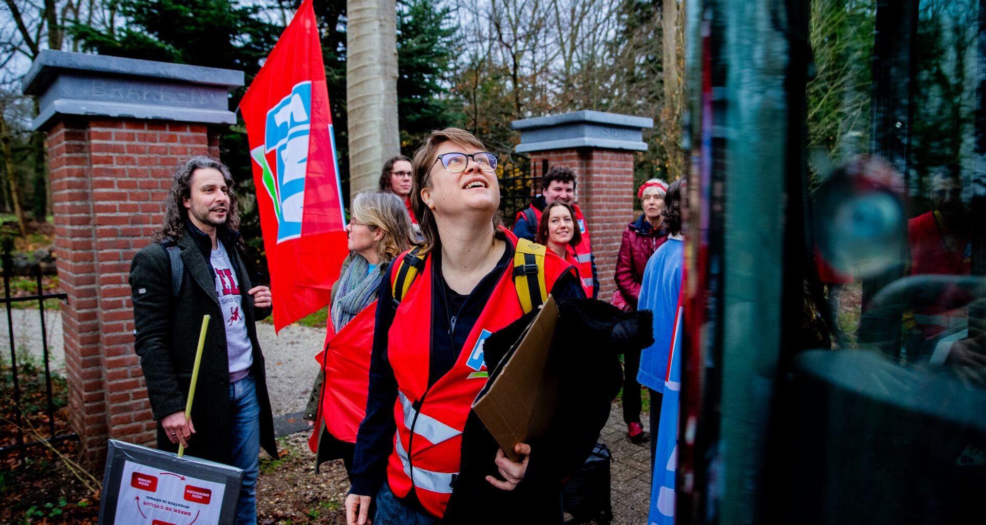 Met de dubbeldekker naar de staking in Amsterdam: 'Hoe meer mensen komen, hoe beter er wordt geluisterd'