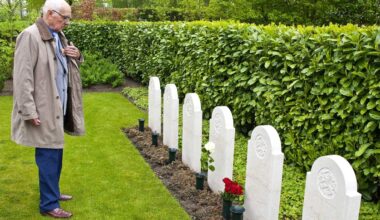 Op begraafplaats Essenhof in Dordrecht zijn in het verleden kisten geopend waarvan grafrechten nog niet waren verlopen, zonder vergunning en zonder medeweten van nabestaanden.