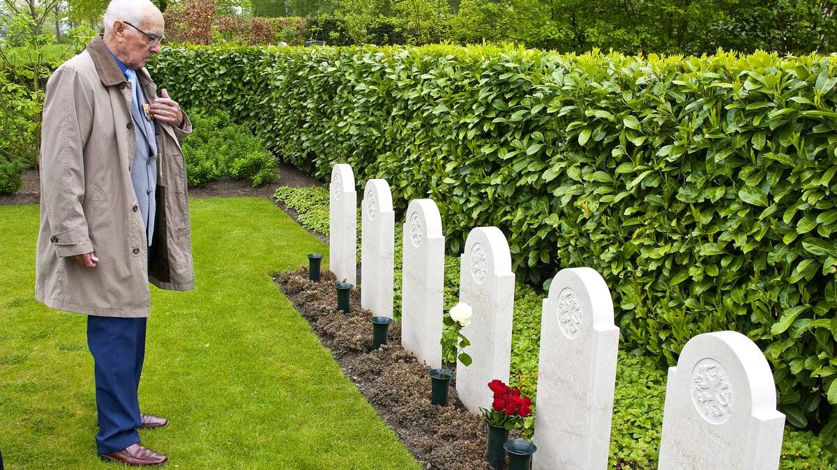 Op begraafplaats Essenhof in Dordrecht zijn in het verleden kisten geopend waarvan grafrechten nog niet waren verlopen, zonder vergunning en zonder medeweten van nabestaanden.