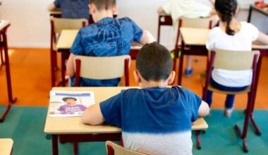 kind moet op school beter leren spreken en luisteren, niveau te laag