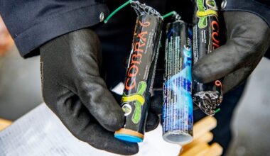 18-jarige man opgepakt na vondst berg vuurwerk in woning Spijkenisse, EOD in actie