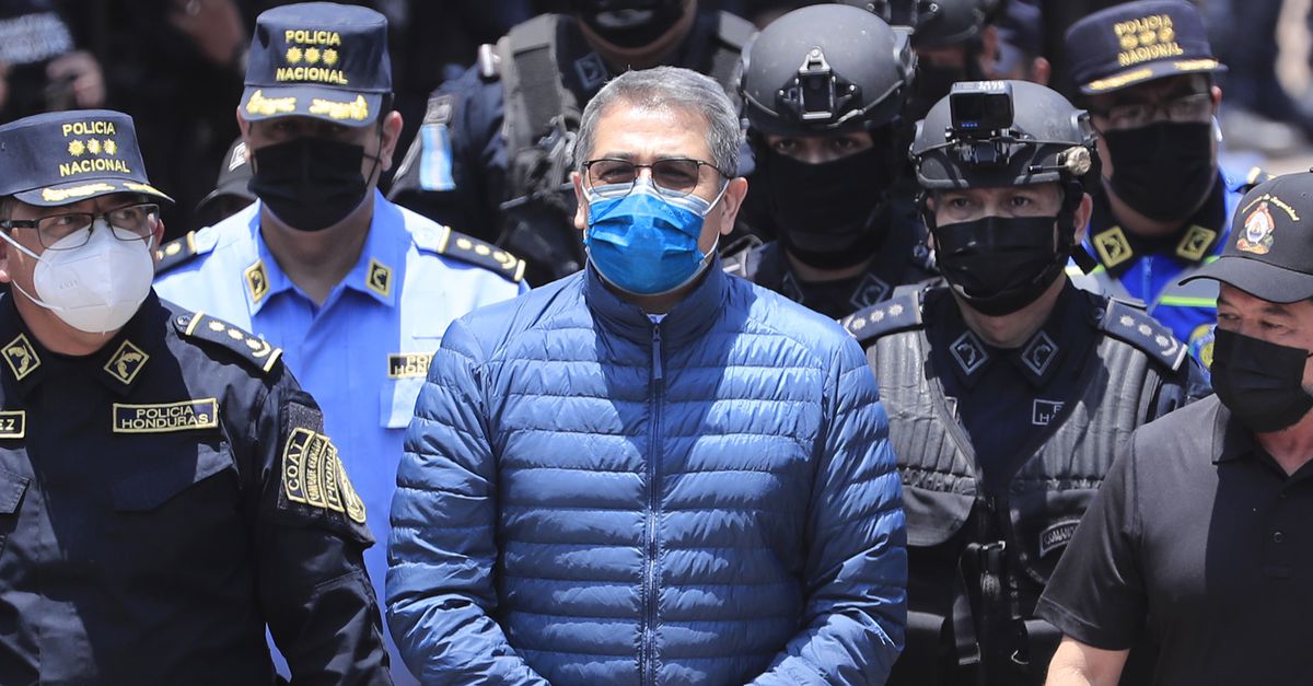 Honduras wil arrestatie van oud-president Hernández, die gratie kreeg van Trump