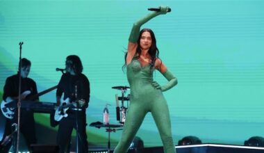 Dua Lipa neemt dankbaar afscheid van Radical Optimism-tour: 'Bedankt voor jullie liefde'