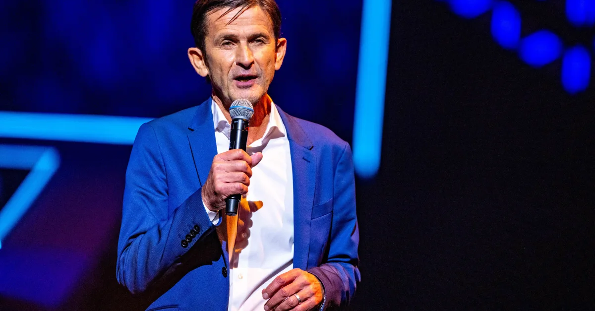 Geen commentaar van Cornald Maas tijdens Eurovisie Songfestival 2026