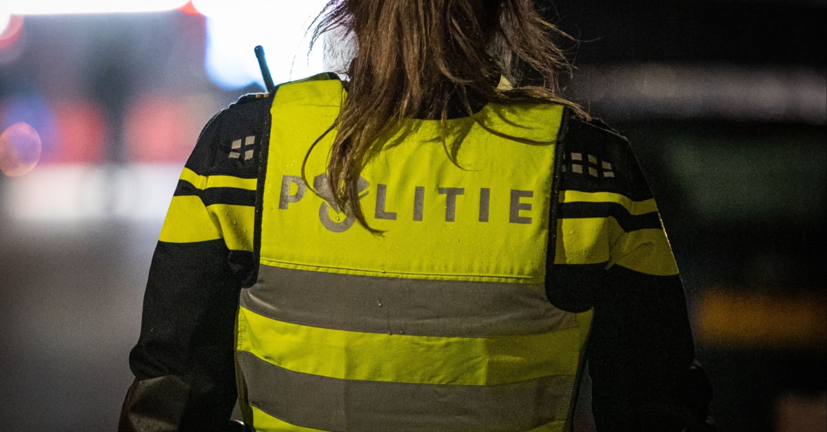 Politie houdt jongen (15) met groot kapmes aan op station Tilburg