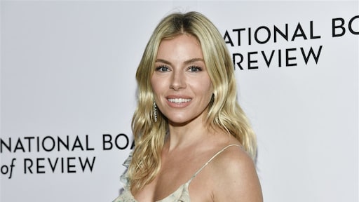 Sienna Miller voor de derde keer zwanger - RTL.nl