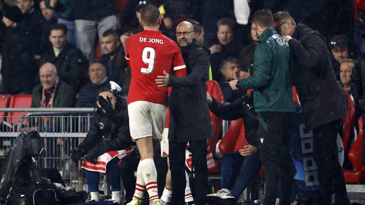 Luuk de Jong en Peter Bosz in hun gezamenlijke tijd bij PSV.