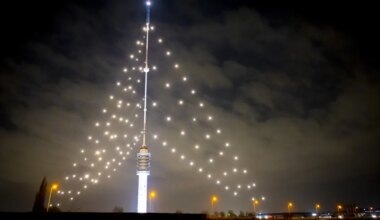 Lampjes grootste kerstboom van Nederland in IJsselstein weer aan