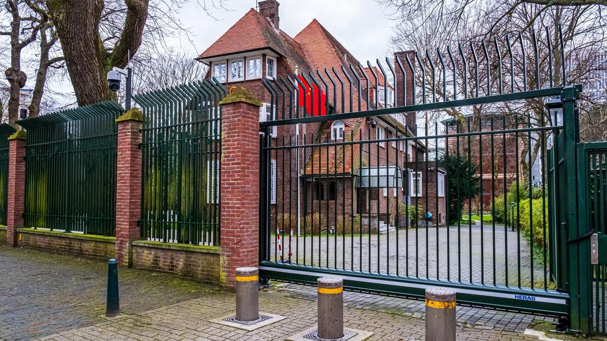 De Chinese ambassade in Den Haag reageerde maandagmiddag niet op een vragenverzoek van de Volkskrant.