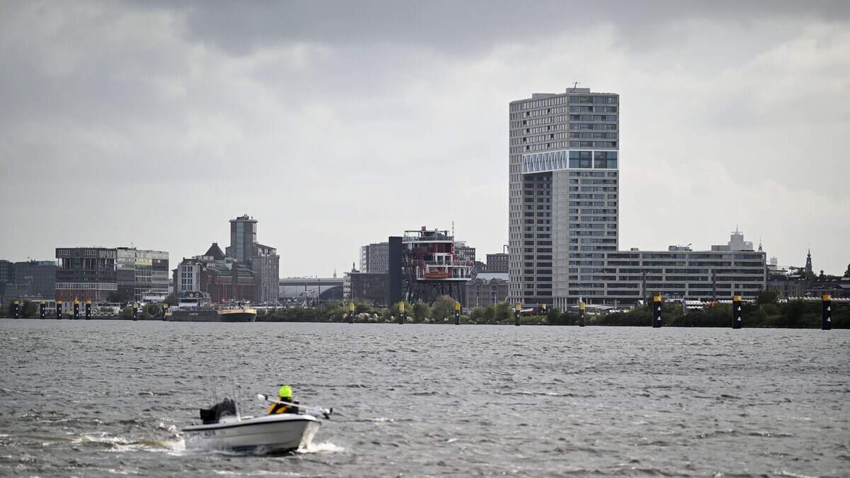 Een brug over het westelijke IJ in Amsterdam kan niet wachten, vindt een lobbygroep.