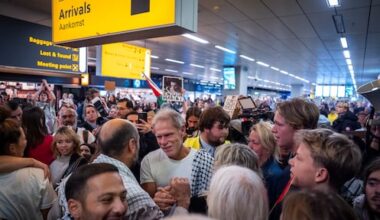 Activisten Gazavloot weigeren factuur voor terugvlucht te betalen