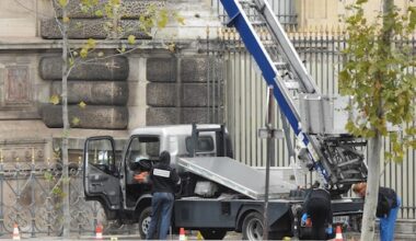Parijse politie liep overvallers Louvre op 30 seconden mis: 'Geen pech'