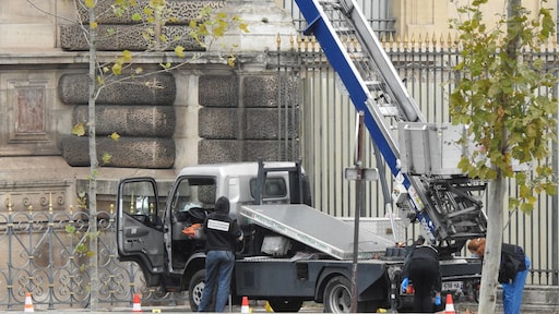 Parijse politie liep overvallers Louvre op 30 seconden mis: 'Geen pech'