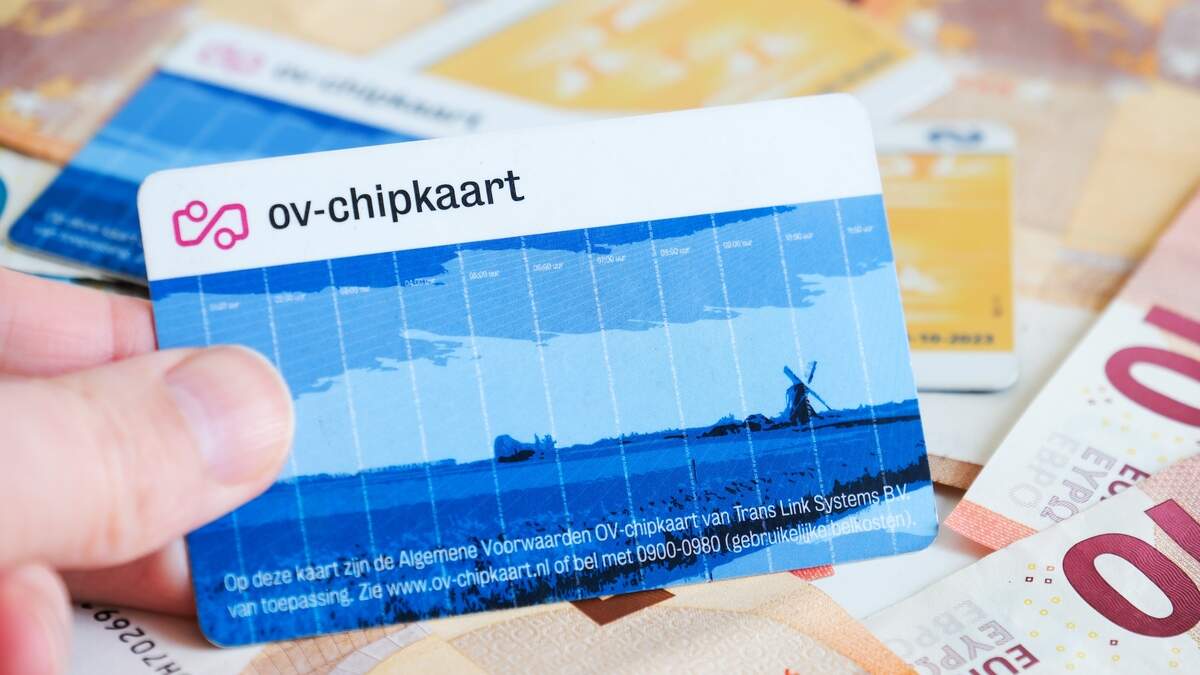 Beeld ter illustratie: ov chipkaarten en geld.