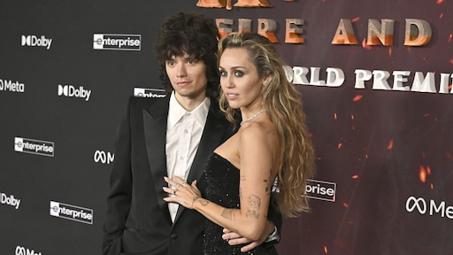 Miley Cyrus verbaasd dat verloving zo lang onder de radar bleef: 'Ben meer beschermend'