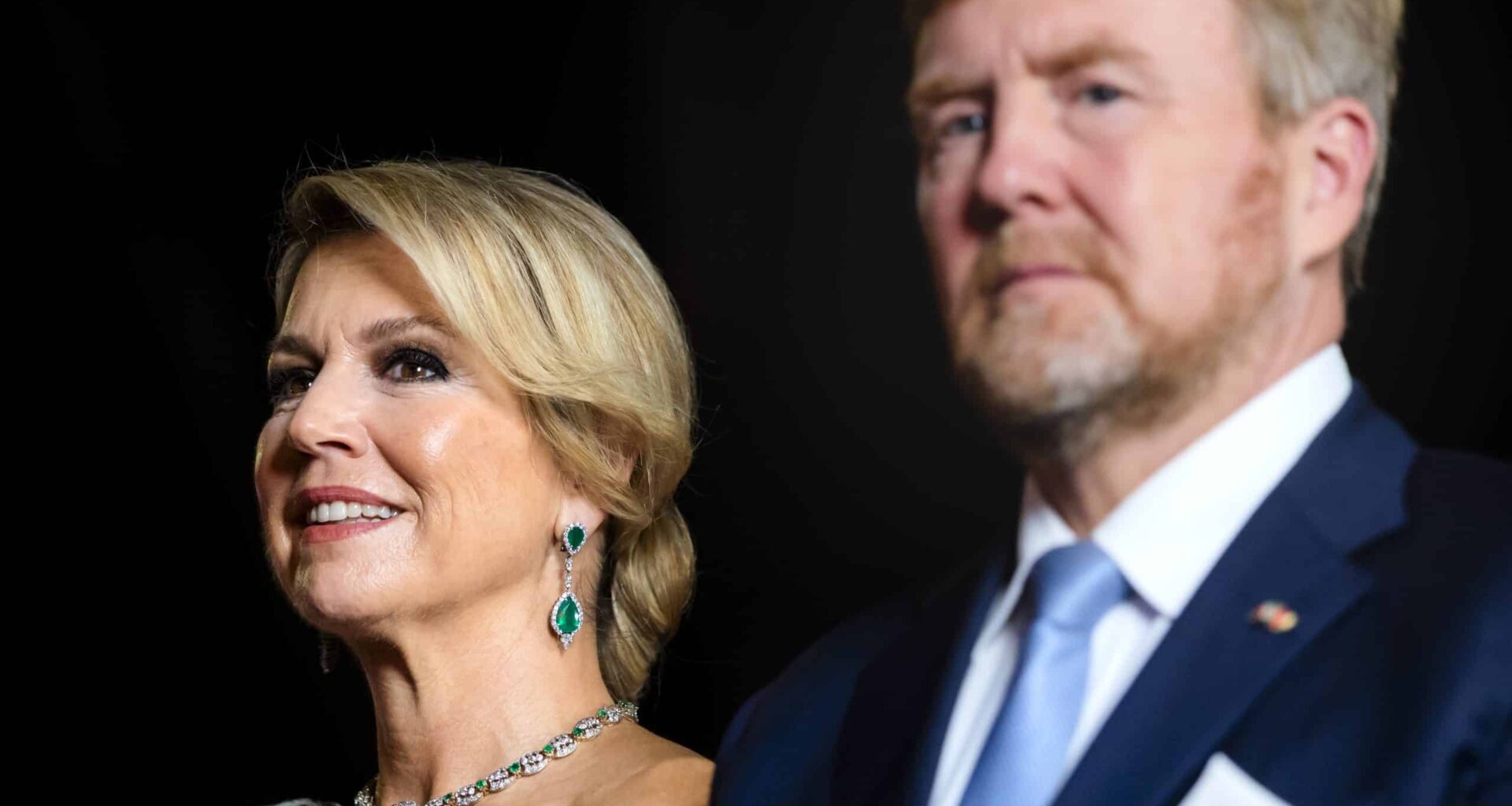 Koningin Máxima schittert in Indiase sari bij concert in Suriname