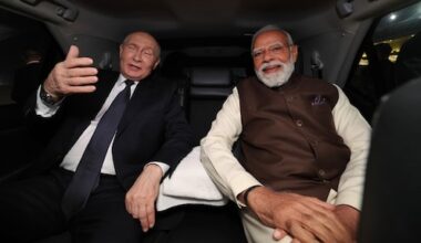 Poetin laat door bezoek aan bevriend India zien dat hij geen paria is