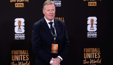Bondscoach Ronald Koeman van het Nederlands elftal arriveert voor de loting van WK 2026.
