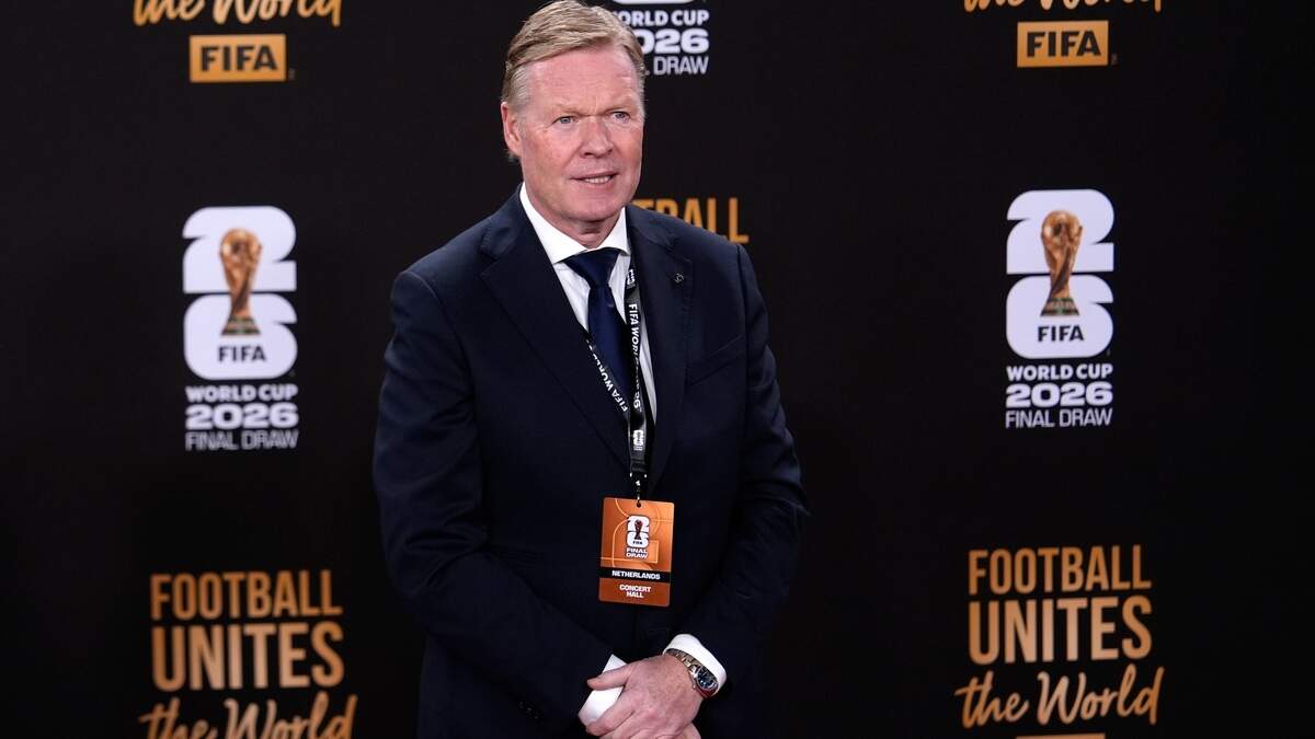 Bondscoach Ronald Koeman van het Nederlands elftal arriveert voor de loting van WK 2026.