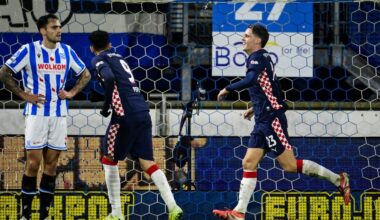 PSV-middenvelder Joey Veerman viert de 0-1 bij sc Heerenveen.