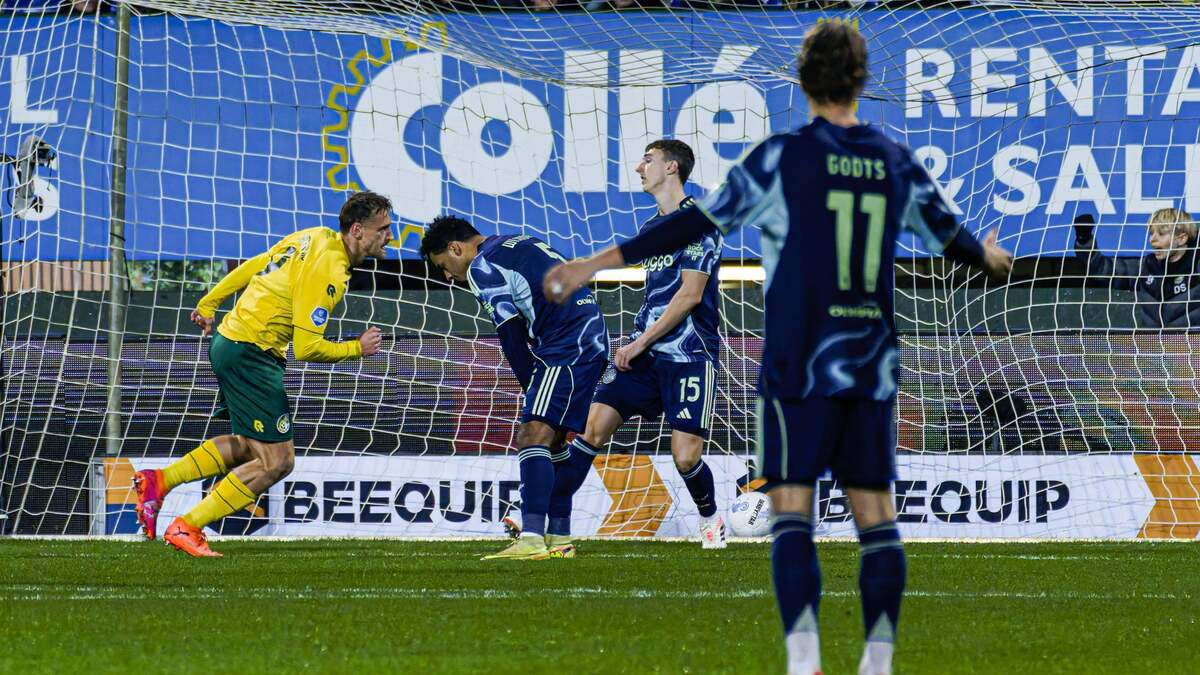 Kaj Sierhuis hielp Fortuna Sittard snel aan de leiding tegen Ajax.