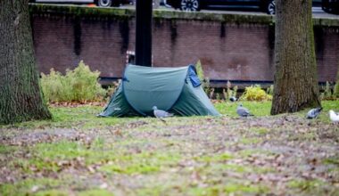 'Steden dreigen dakloze moeders met afpakken kinderen bij hulp'