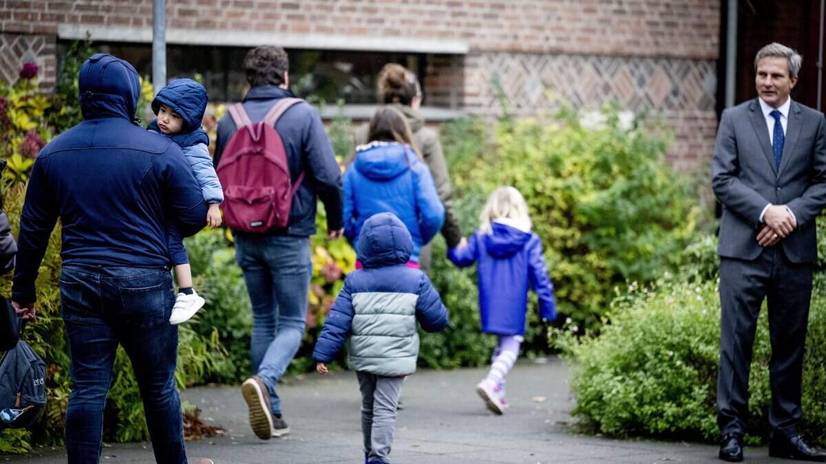In Den Haag werd zondag de dodelijke explosie aan de Tarwekamp herdacht. De herdenking is volgens de gemeente bedoeld ’voor iedereen die wil stilstaan bij de verschrikkelijke gebeurtenissen van vorig jaar’.