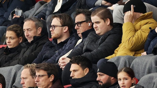 eigen nummer over de speakers