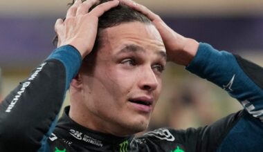 Lando Norris laat zijn tranen de vrije loop.