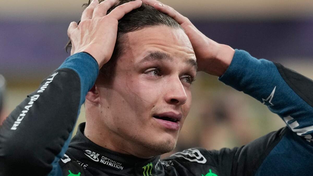 Lando Norris laat zijn tranen de vrije loop.