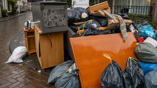 Afval feestdagen stapelt zich op bij containers, kwestie van wachten op ratten