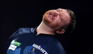 doorgedraaide darter dooft vuurwerksproeier op WK