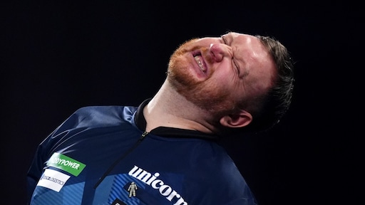 doorgedraaide darter dooft vuurwerksproeier op WK