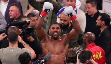 Anthony Joshua slaat Jake Paul knock-out in zesde ronde bokswedstrijd