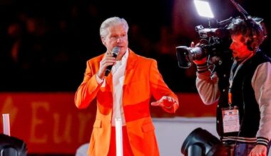 Oranjegekte barst los in Thialf met Dries Roelvink: 'Wat een feest'