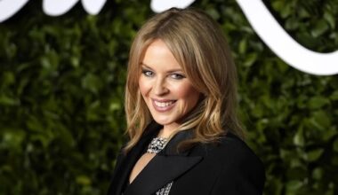 Kylie Minogue kampte met 'flinke migraine' tijdens opnemen kerstalbum