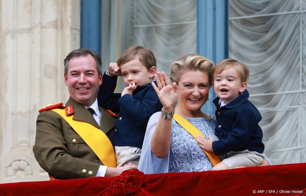 Guillaume verstuurt eerste kerstkaart als groothertog