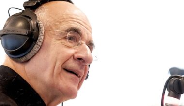 Frits Spits krijgt vlak voor radiopensioen bekroond met Zilveren Fonograaf