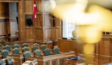 Al decennia minderheidskabinetten in Denemarken, debatten verlopen er opvallend rustig