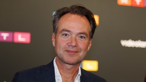 RTL Nieuws-presentator Antoin Peeters geeft update over afwezigheid: 'Even een moeilijk berichtje'