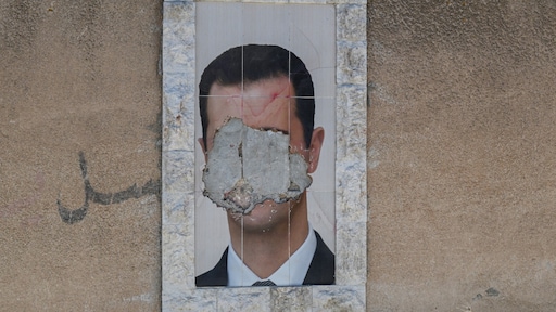 Syrische dictator Assad 'zit in een gouden kooi in Moskou en kan er nooit meer weg'